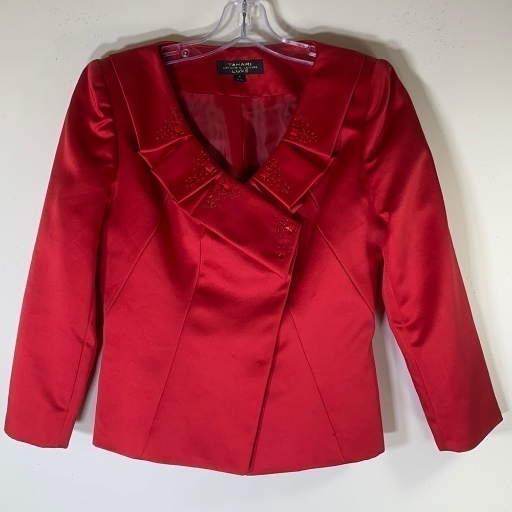 NWT. TAHARI Luxe by Arthur S. Levine 4 Spectacular Red Embellished Satin Jacket.